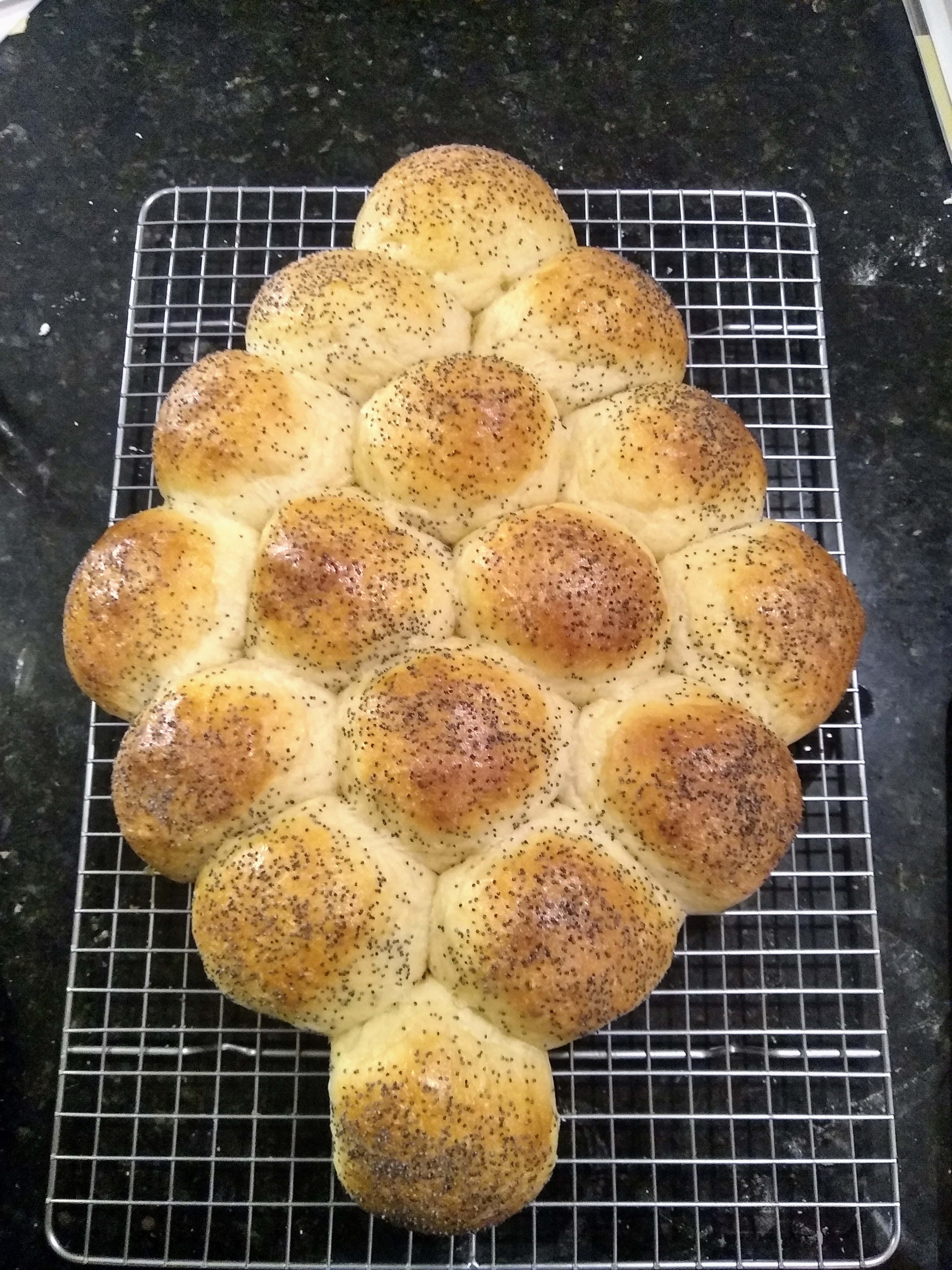 A completed sharable loaf of dinner rolls.